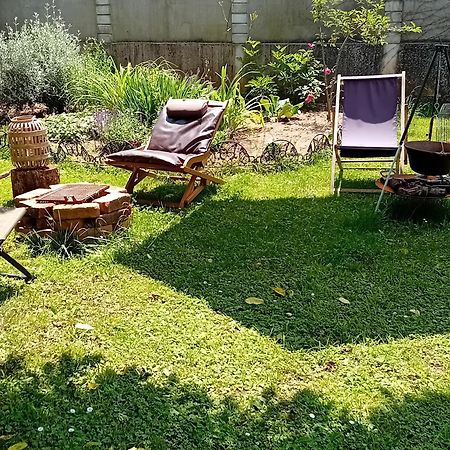 Camping Under The Walnut In Your Own Tent On A Shared Lot And Shared Bathroom Ljubljana Exteriör bild